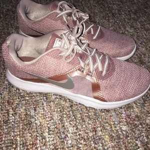 Nike Flex TR8 Sneakers